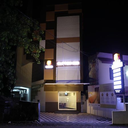 Puthens Clifton Inn Kottayam Esterno foto