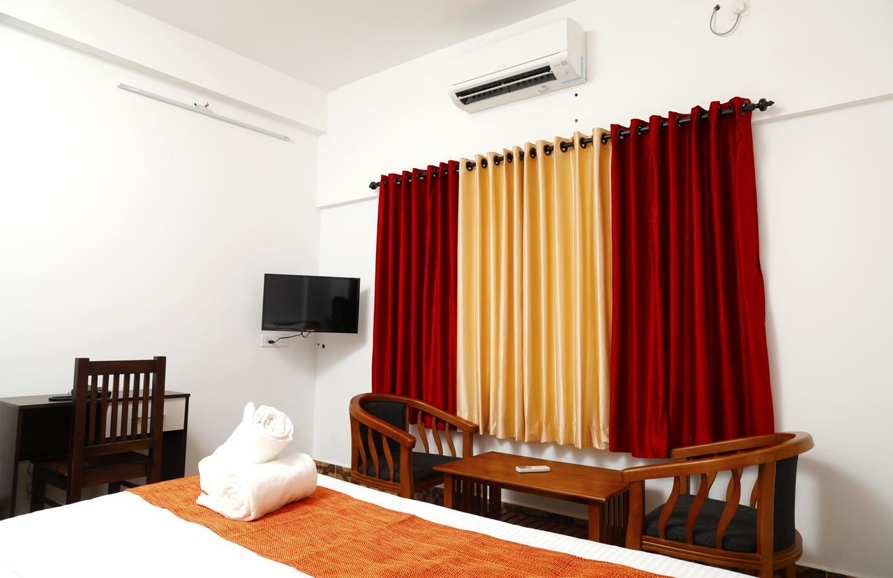 Puthens Clifton Inn Kottayam Esterno foto