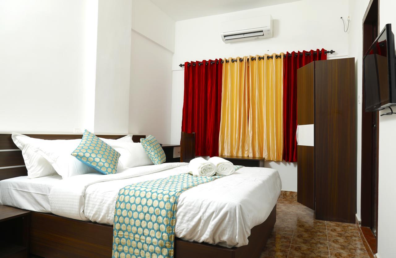Puthens Clifton Inn Kottayam Esterno foto