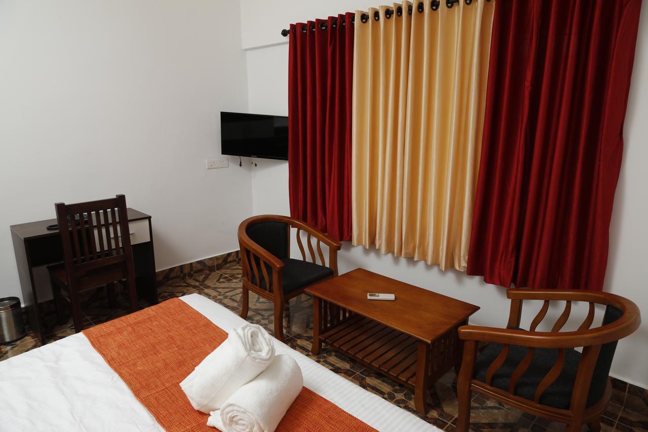 Puthens Clifton Inn Kottayam Esterno foto