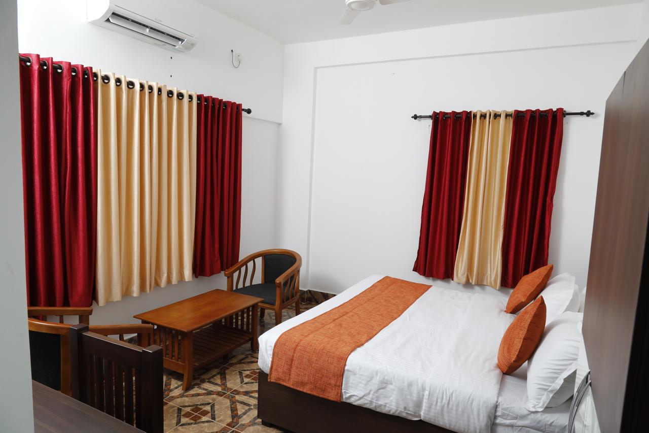 Puthens Clifton Inn Kottayam Esterno foto