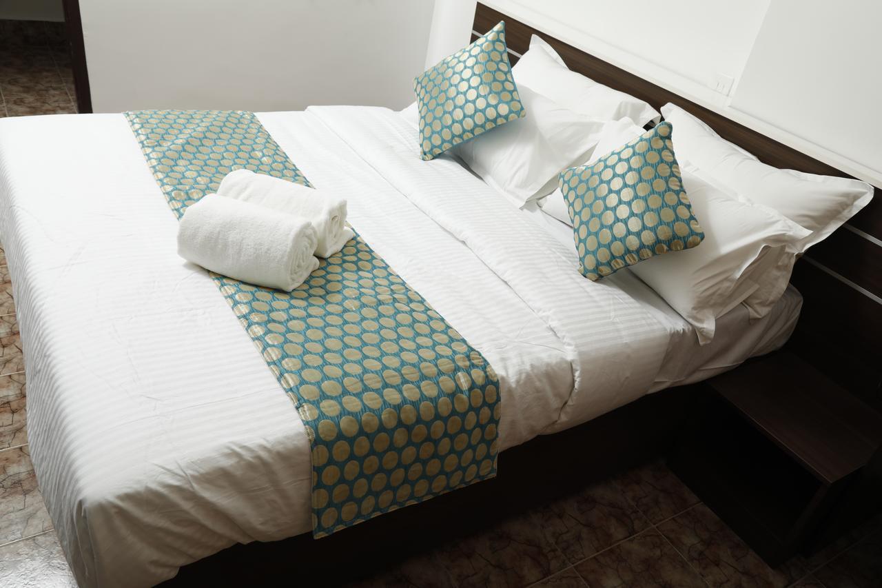 Puthens Clifton Inn Kottayam Esterno foto